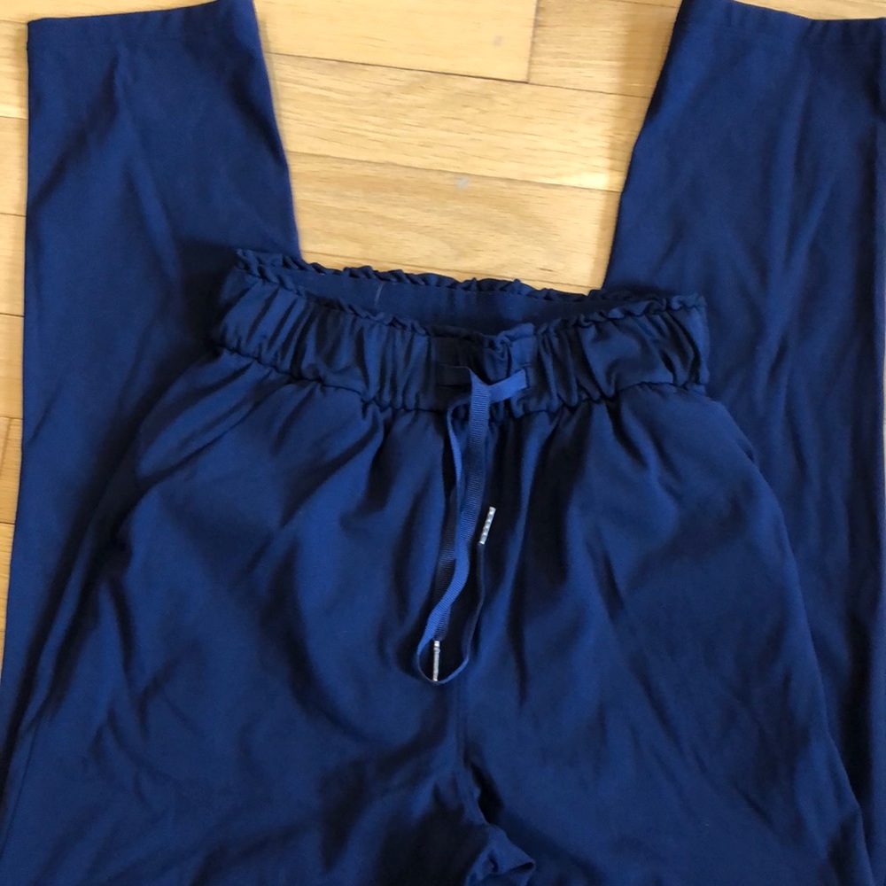 Lululemon On The Fly True Navy Pants - Picture 2 of 4